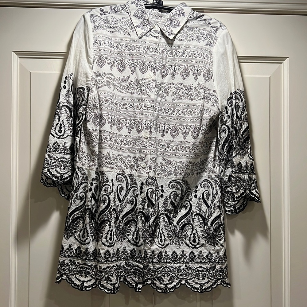 Chico’s ladies size 0 black and white 100% cotton 3/4 sleeve blouse